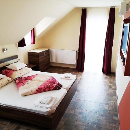 Bed and Breakfast Borostyán Panzió Balatonfüred Exterior foto