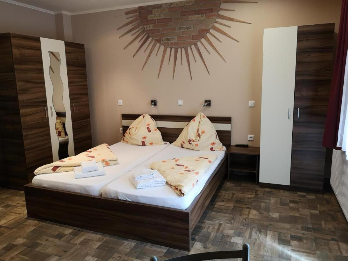 Bed and Breakfast Borostyán Panzió Balatonfüred Exterior foto