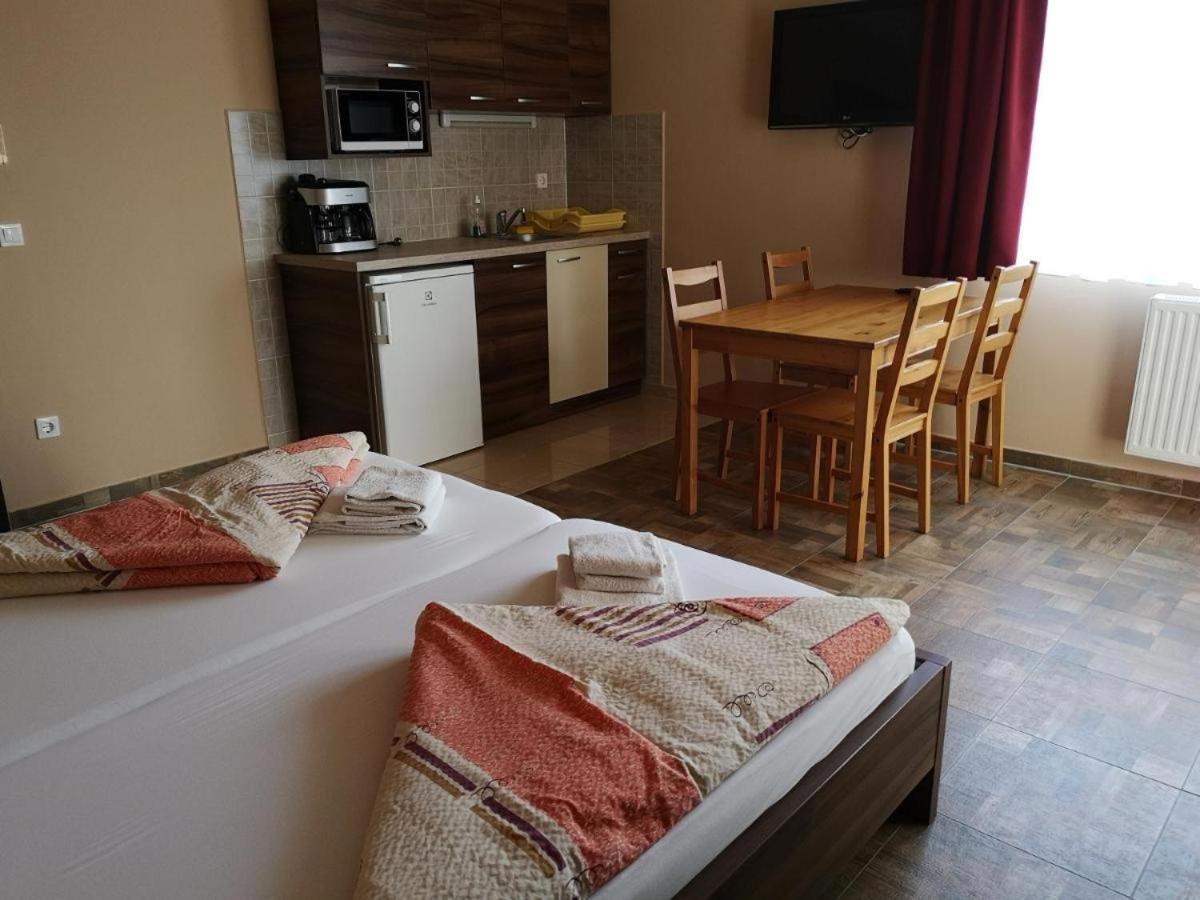 Bed and Breakfast Borostyán Panzió Balatonfüred Exterior foto