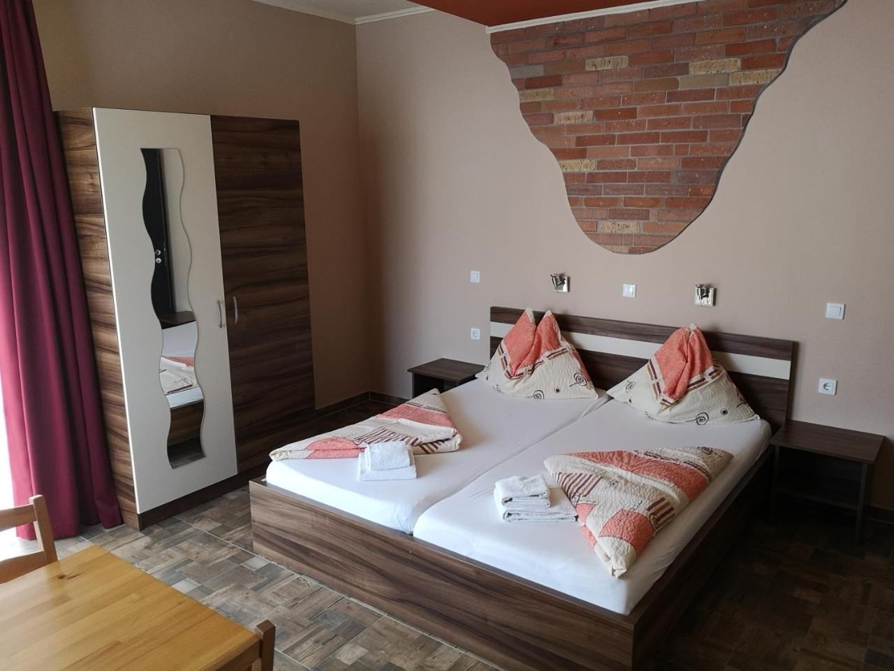 Bed and Breakfast Borostyán Panzió Balatonfüred Exterior foto
